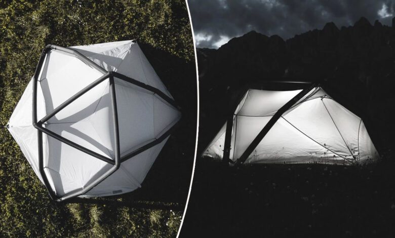 Une tente géodésique gonflable