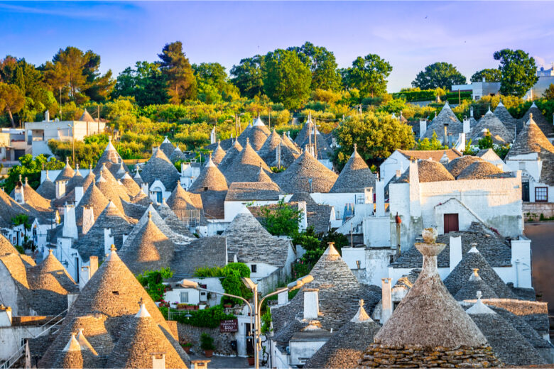 Un style d’habitat ancestral typique de la région des Pouilles en Italie