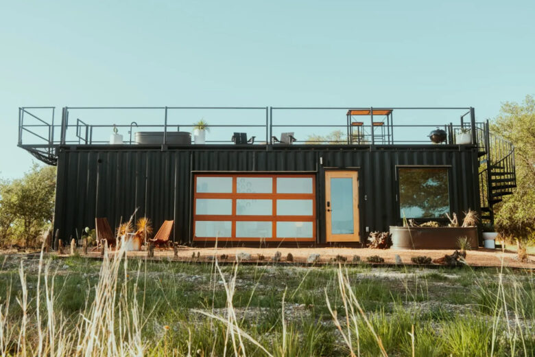 Une magnifique maison container noire