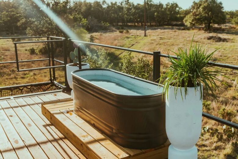 Le bain à remous sur la terrasse