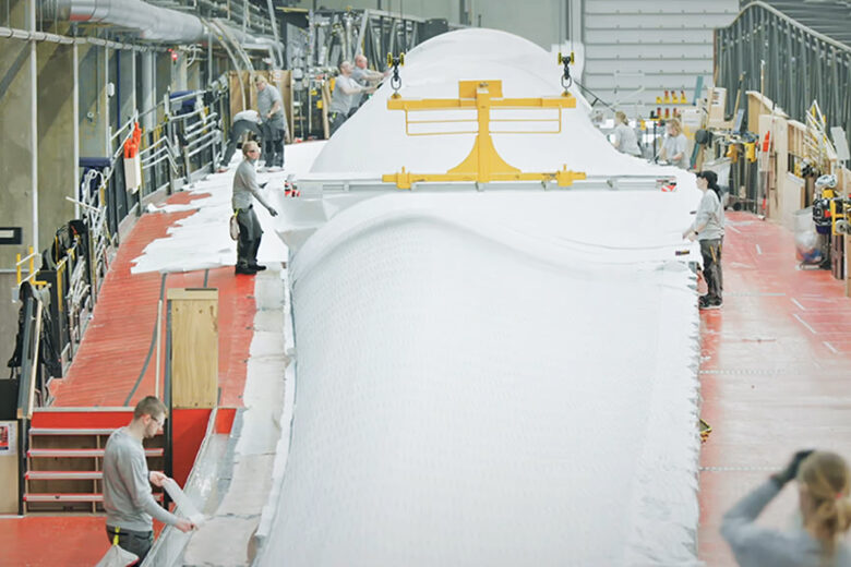 Fabrication de pales en resine epoxy qui seront recyclées en valise ou boitier d'écran.