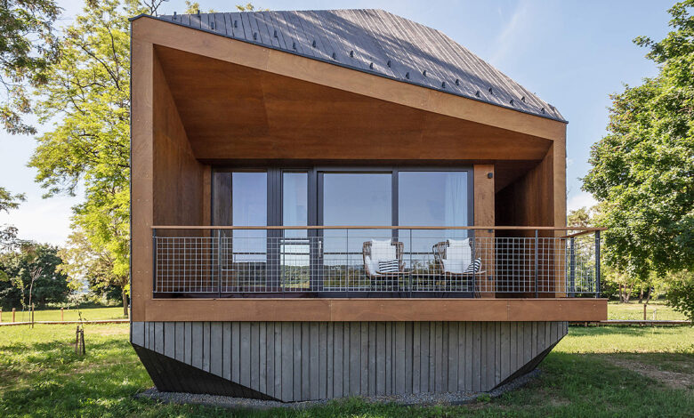 Le complexe « Rock Cabins » près de Kapolcs, une zone rurale en Hongrie