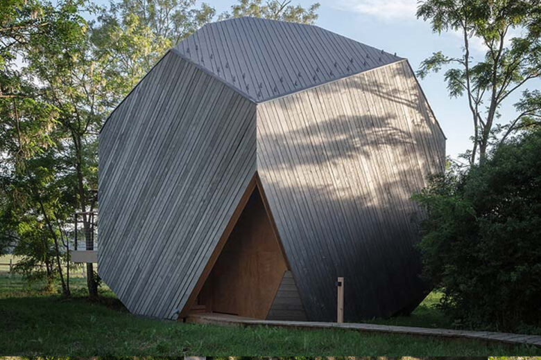 Une maison en forme de rocher