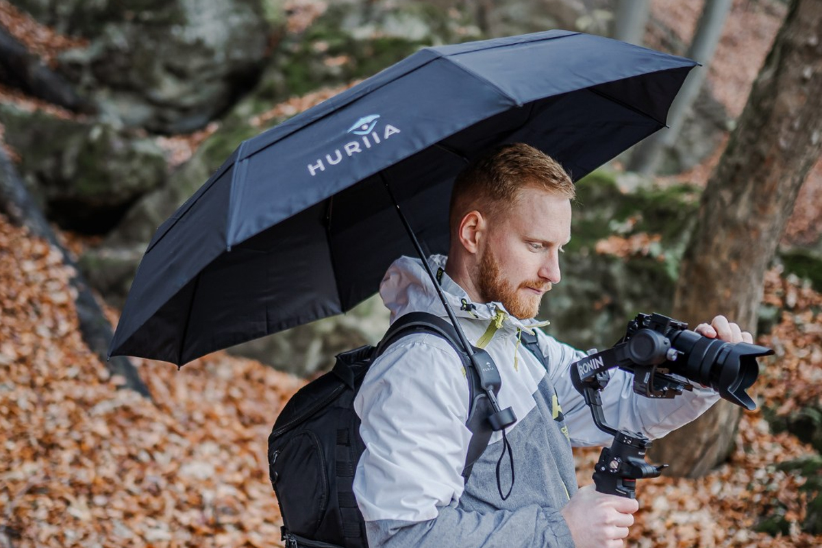 Le premier kit mains-libres pour parapluie