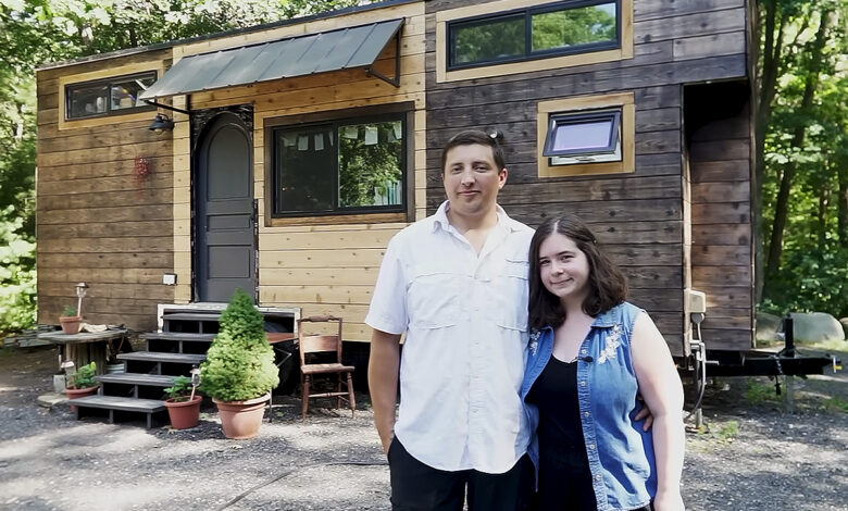 Un jeune couple décide de construire une Tiny House pour devenir propriétaire d'une maison avant leurs 30 ans.