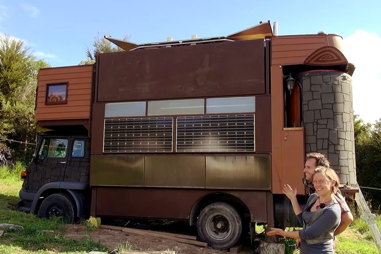 Le camion aménagé se transforme en château