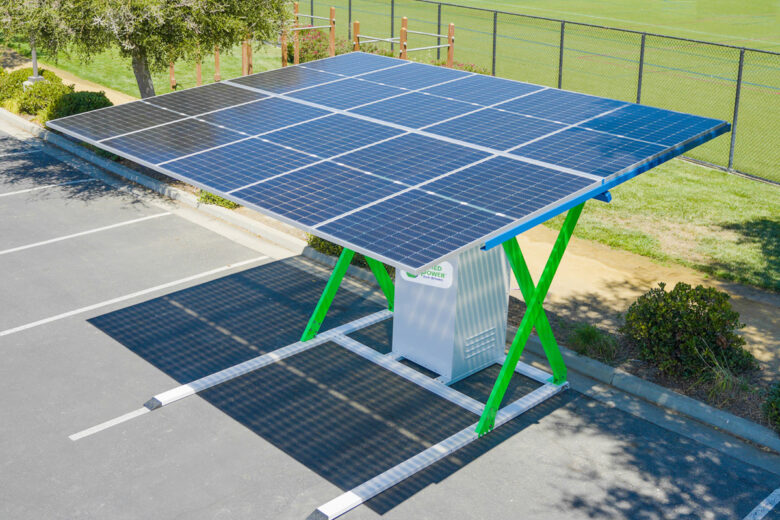 Un auvent solaire pour une recharge rapide et modulaire des véhicules électriques