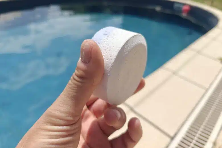 Une dose de chlore stabilisé.