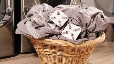 Une petite invention pratique qui s'applique aussi bien aux draps plats comme, aux draps-housses.