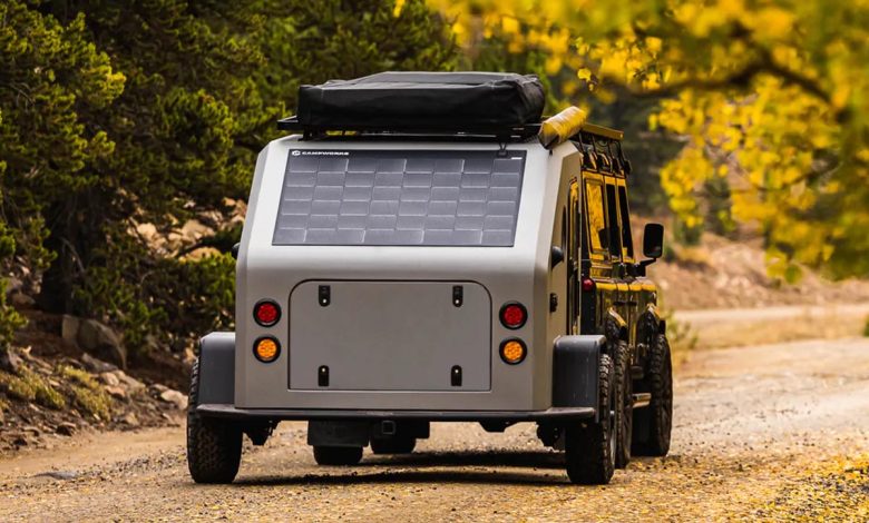 Une remorque de camping solaire