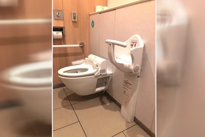 Un porte bébé dans des toilettes au Japon 