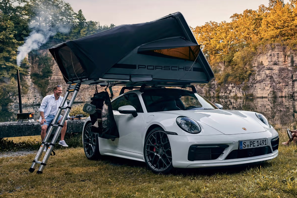 Une tente de toit Porsche