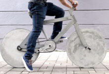Un insolite vélo fabriqué en bêton.