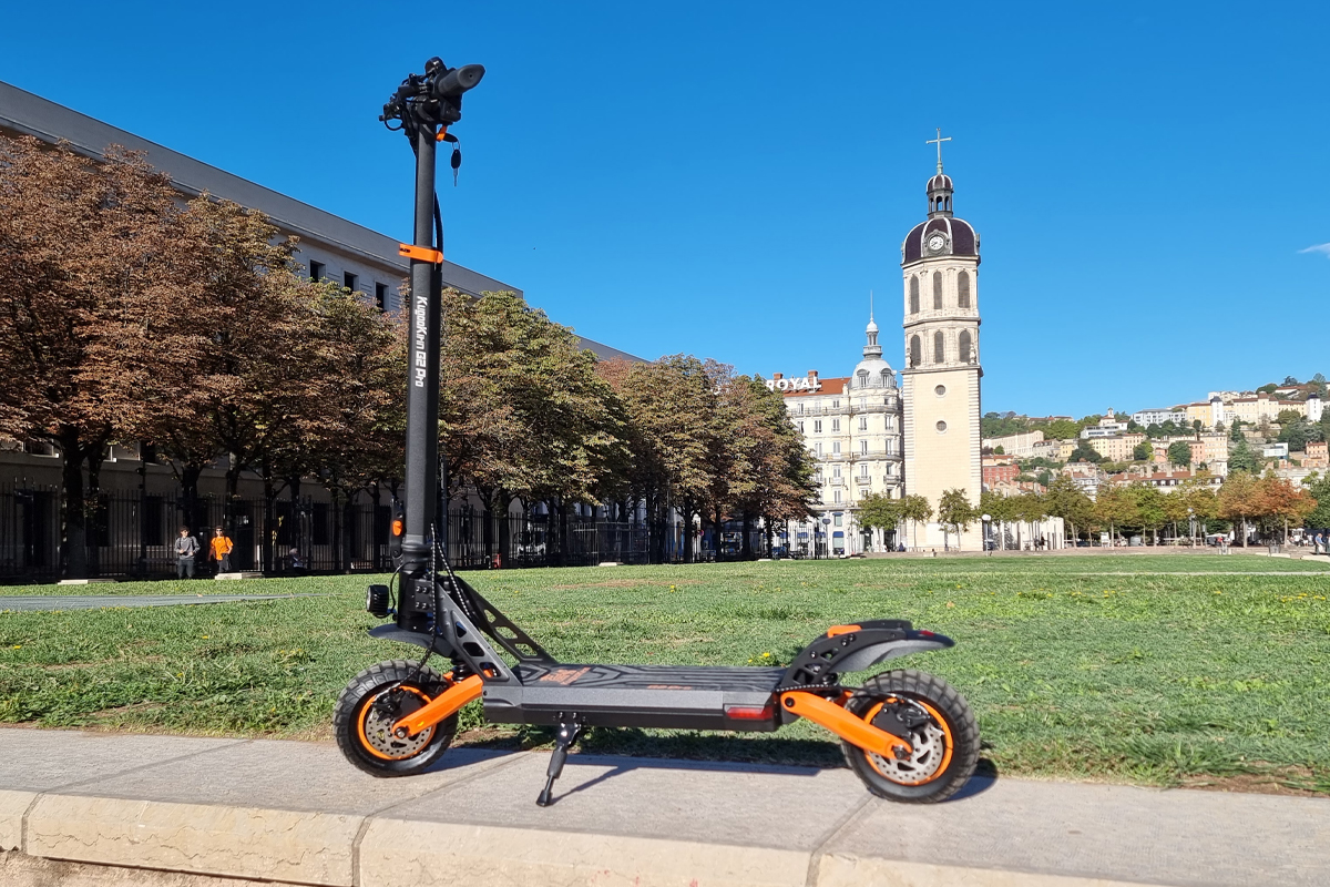 La trottinette électrique tout-terrain Kukirin G2 PRO 9.