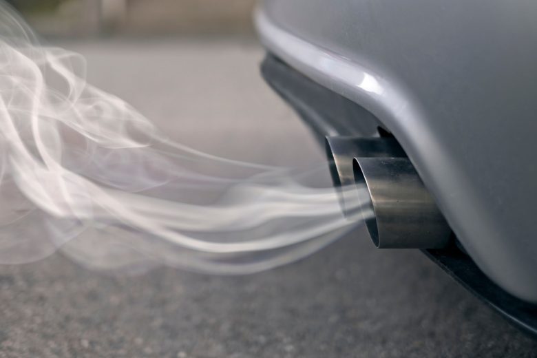 Les véhicules à moteur à combustion comme les automobiles, les motoneiges, les bateaux ou les véhicules tout-terrain sont des sources de monoxyde de carbone.