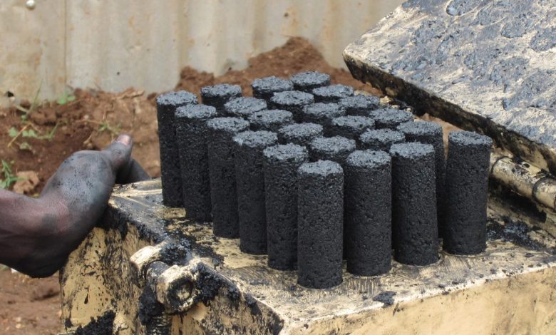 Du "charbon" sous forme de briquettes compressées