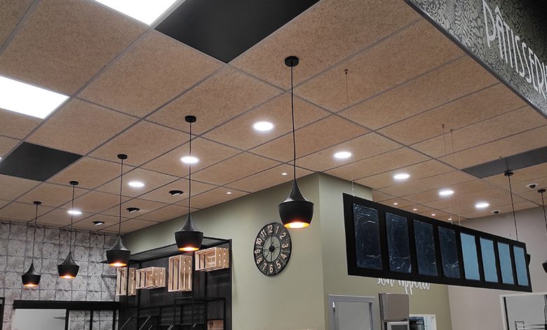 Le chauffage Aquilohm placé dans le faux plafond d'une boulangerie en Bretagne