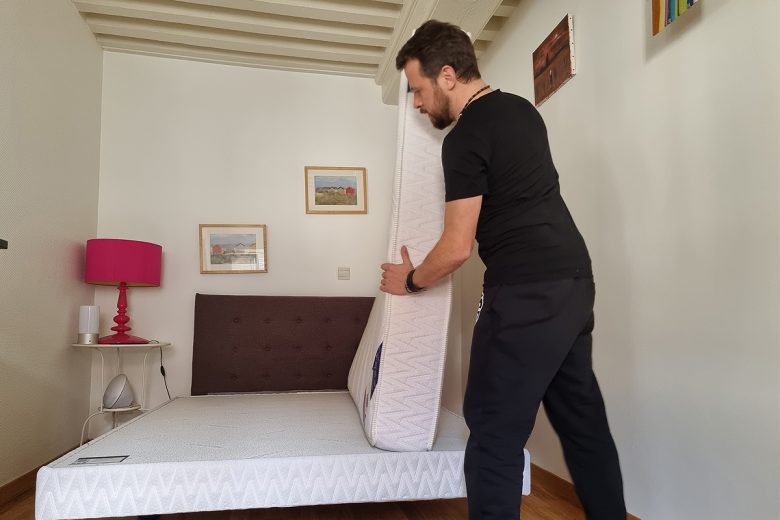 Il est conseillé de retourner le matelas selon la saison.