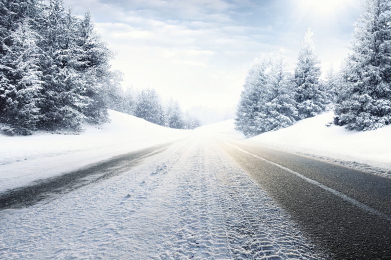 Des technologies pour faire fondre la neige et le verglas sur les routes.