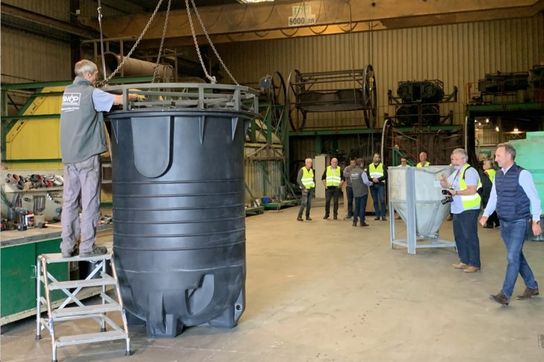 Fabrication d'une cuve Trithon par rotomoulage.