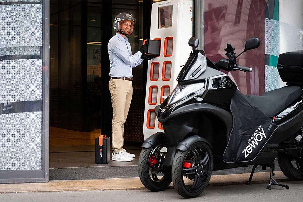 "le 1er scooter électrique trois-roues qui se recharge en 50 secondes"