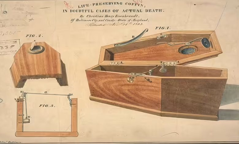 Le brevet pour un cercueil de survie inventé par Christian H. Eisenbrandt en 1843. Le cercueil avait un couvercle à ressort qui s'ouvrait au « moindre mouvement de la tête ou de la main ».