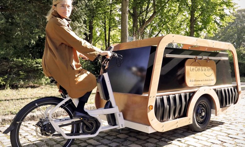 La Corbicyclette, un triporteur corbilllard-vélo.