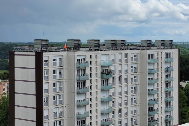 L'installation de WindBox sur l’immeuble Capricorne à Rouen