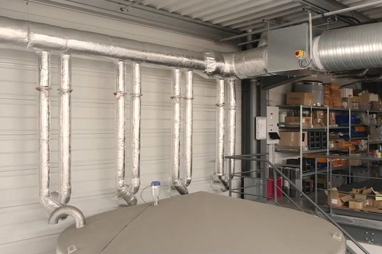 Air Booster transforme le revêtement métallique des murs du bâtiment en un radiateur géant