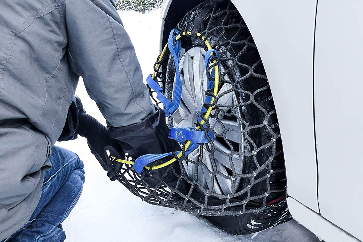 Comment mettre des chaussettes à neige sur ses pneus ?