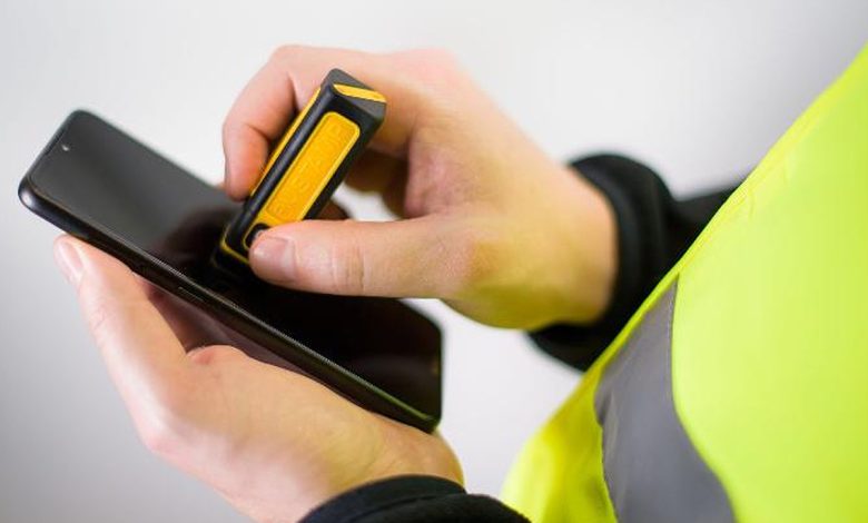 Un tampon de la taille d'une clé USB pour signer et cacheter électroniquement des documents digitaux sur mobile, tablette et PC