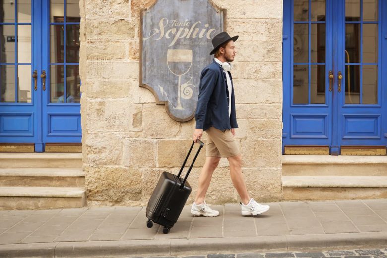 La première valise rigide et extensible au monde.