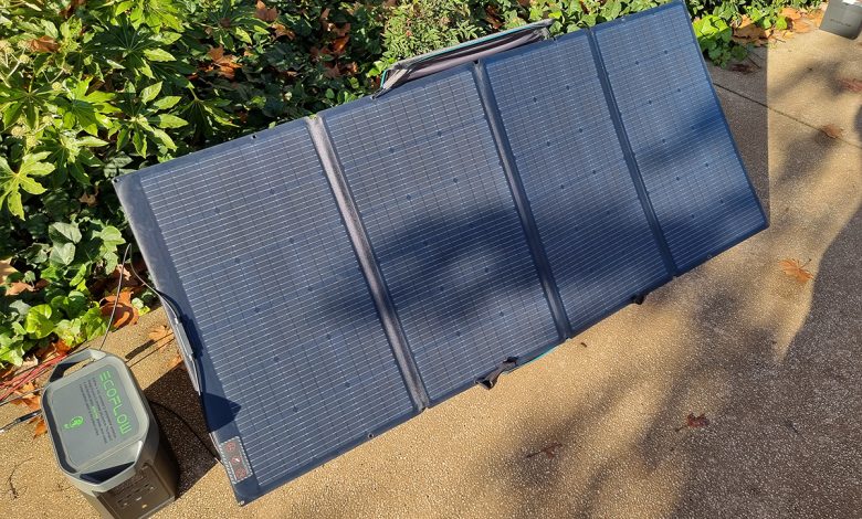 Le générateur d'électricité portable Ecoflow couplé à des panneaux solaires
