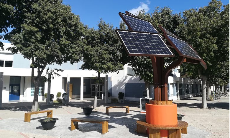 Un arbre solaire installé à l'université de Perpignan.