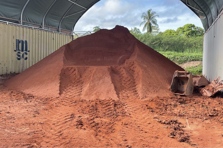 Une brique fabriquée à partir de la latérite guyanaise