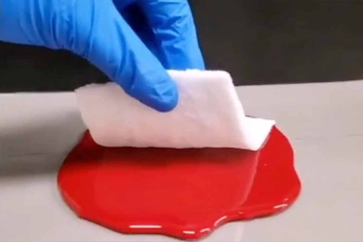 Une « feuille de gel » fabriquée à partir d'un matériau semblable à la gélatine