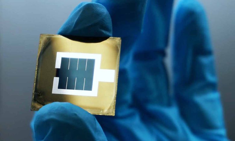 Une nouvelle cellule solaire pérovskite/silicium a établi un rendement record de 32,5 %.