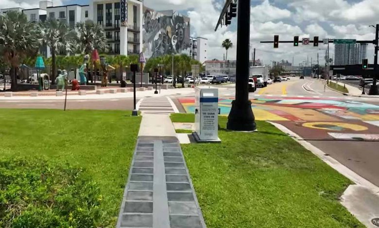 Un trottoir solaire pour alimenter les feux de circulation.