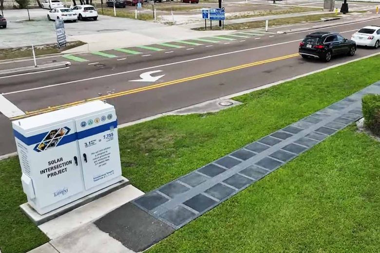 Un trottoir équipé de 84 panneaux solaires