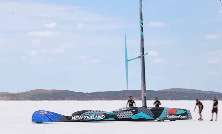 Emirates Team New Zealand bat le record de vitesse terrestre avec Glenn Ashby à bord de Horonuku