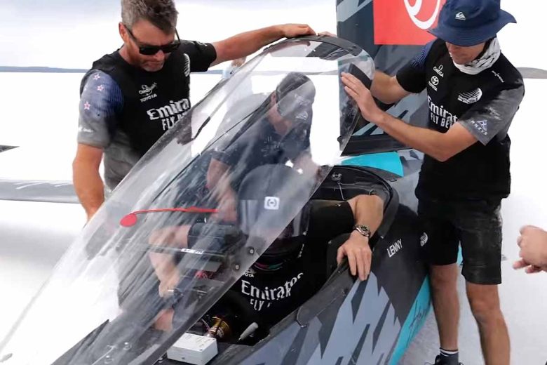 Emirates Team New Zealand et le pilote de vitesse terrestre Glenn Ashby ont pulvérisé le record du monde de vitesse à bord du « Horonuku»