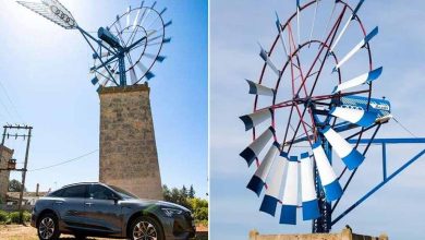 Le moteur électrique d'une Audi e-tron transforme un moulin à vent traditionnel en éolienne.