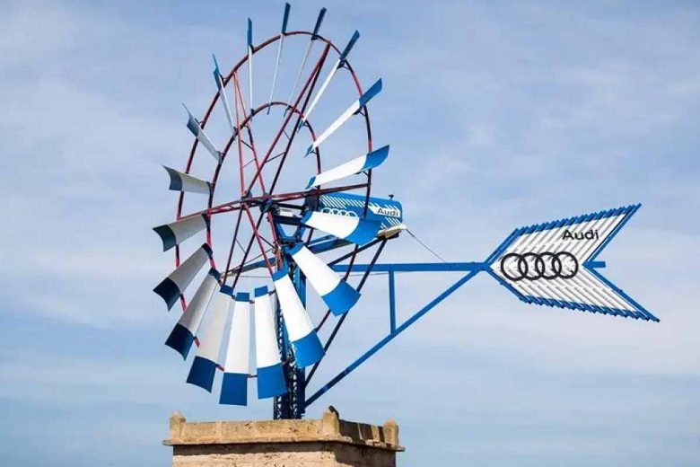 Des moteurs reconditionnés de la flotte interne d'Audi ont été utilisés pour transformer le moulin en générateur d'électricité.