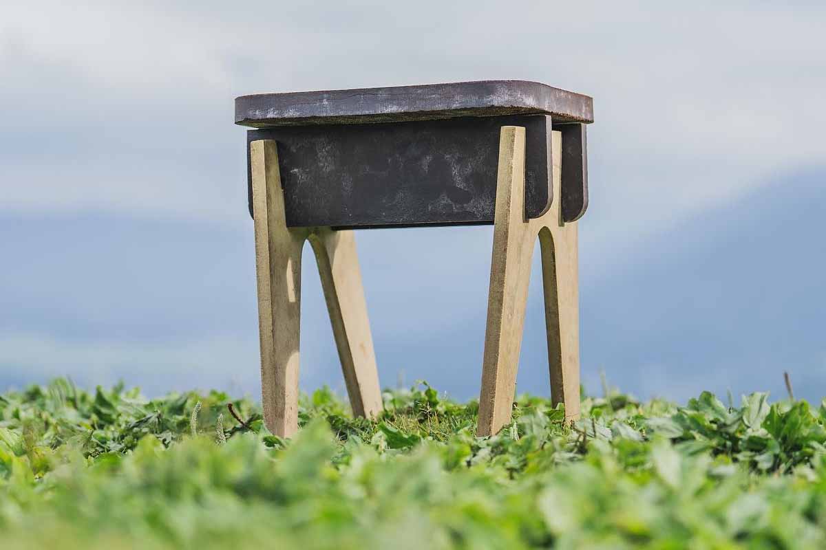 Les chercheurs Kota Machida et Yuya Sakai de l'université de Tokyo ont mis au point un moyen de transformer les déchets alimentaires en ciment comestible destiné à la construction.