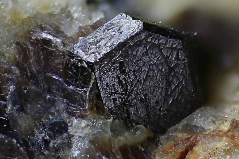 Le Thorium est un minerai trois à quatre fois plus abondant que l'uranium.