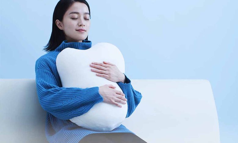 L'invention d'un oreiller qui donne l'impression de respirer lorsque vous le tenez