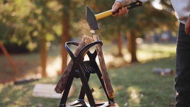 Une fendeuse de buche pour fendre le bois rapidement et sans effort.