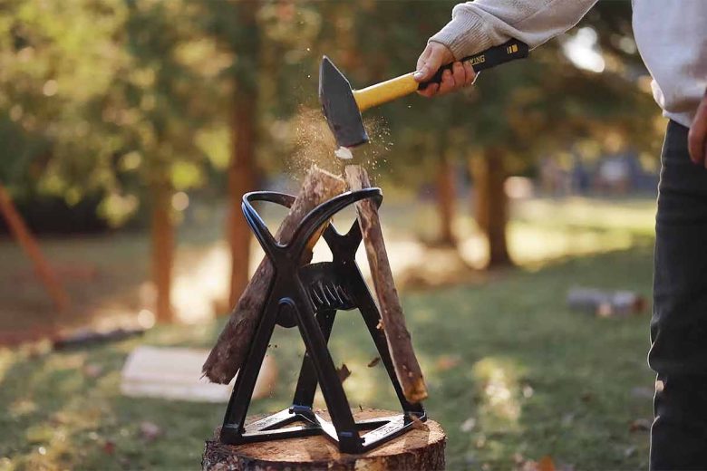 Log splitter for fast and effortless splitting of wood.