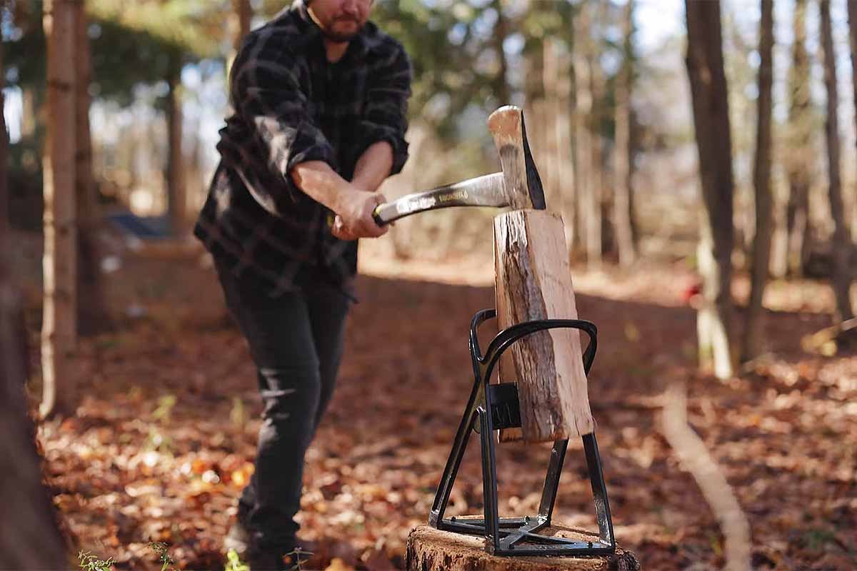 Kabin Kindle : l'invention d'une « hache inversée » pour fendre le bois  rapidement et sans effort - NeozOne