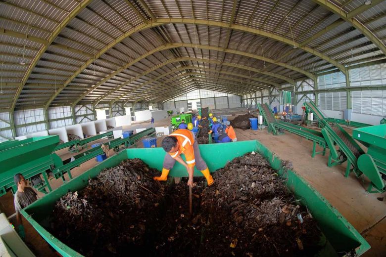 Une ferme laitière transforme en électricité le biogaz produit par les excréments et l'ensilage des animaux.